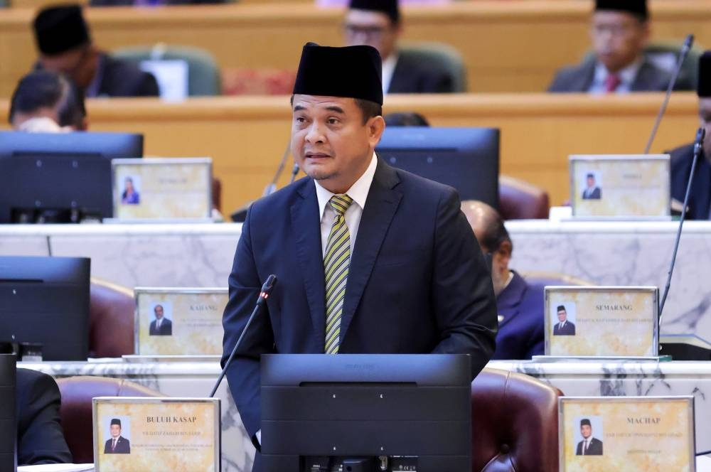 State Agriculture, Agro-based Industry and Rural Development Committee chairman Datuk Zahari Sarip at the Johor State Legislative Assembly in Iskandar Puteri December 7, 2022. — Bernama pic