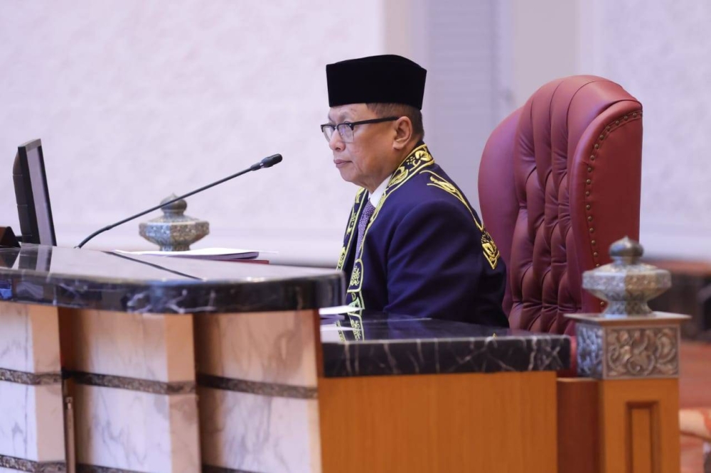 Johor State Assembly Speaker Datuk Puad Zarkashi said certain people with vested interests were controlling the national narrative, without naming anyone. — Picture courtesy of Johor Mentri Besar’s office