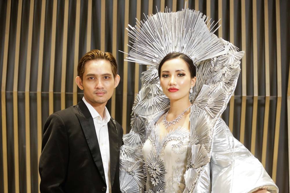 Renowned designer Hatta Dolmat (left) used sustainable materials to create the grey and silver national costume. — Picture by Sayuti Zainudin