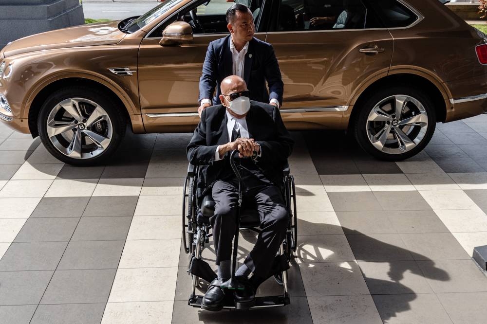 Datuk Seri Gopal Sri Ram is pictured the Kuala Lumpur Court Complex, in Kuala Lumpur December 8, 2022. — Picture by Firdaus Latif
