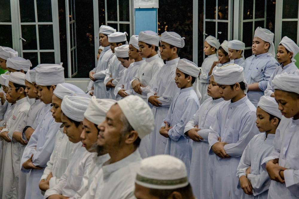 Islamists believe in the Islamisation of knowledge, so their schools use an integrated curriculum that fuses general subjects with Islamic values. Leadership programmes are within the Islamic framework, but with a global overview. — Picture by Firdaus Latif