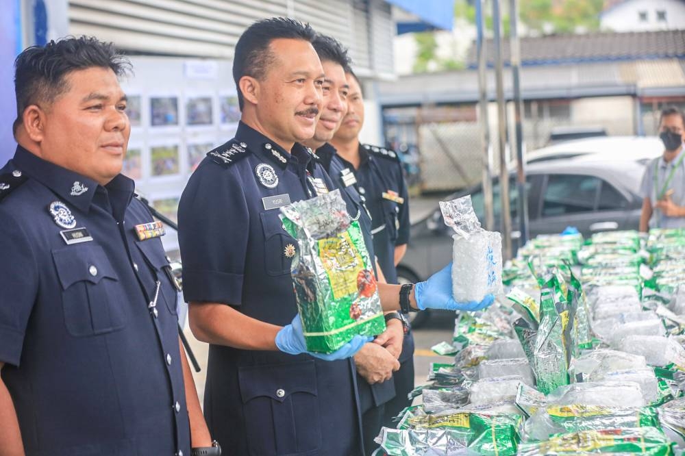 He said that the drugs which were seized are suspected to be distributed in the area around Ipoh and Klang valley and are sufficient for 120,000 drug addicts.