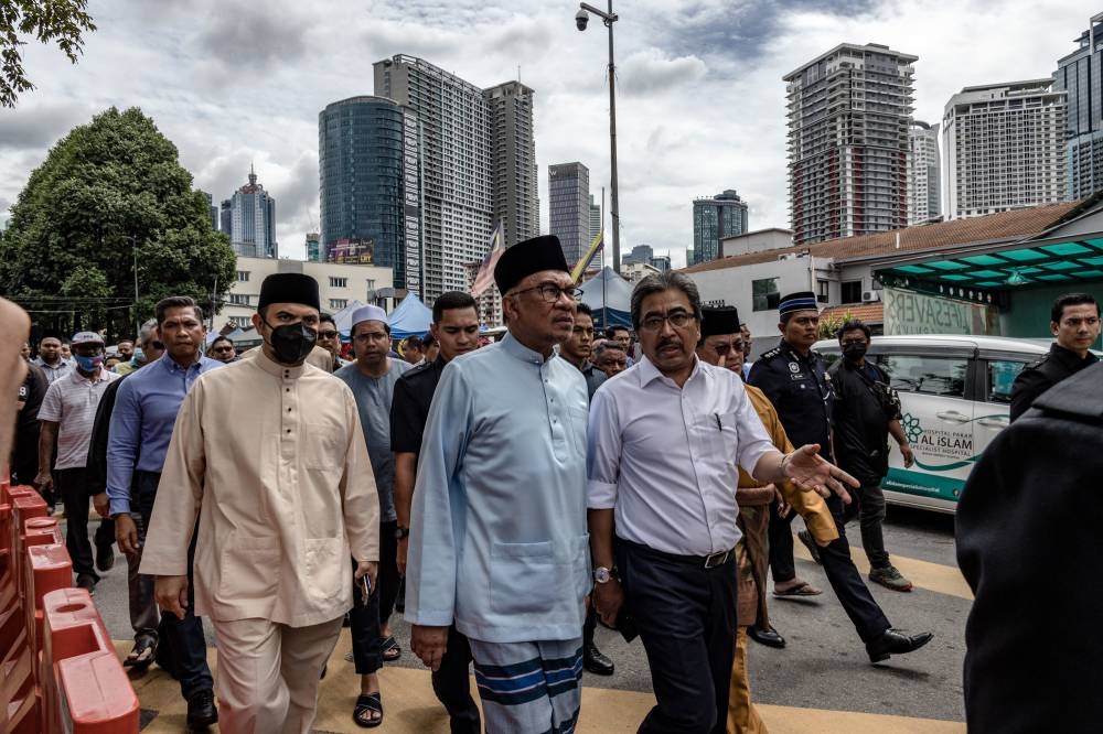 Prime Minister Datuk Seri Anwar Ibrahim heads to the Kampung Baru Jamek Mosque for Friday prayers in Kuala Lumpur December 9, 2022. ― Picture by Firdaus Latif