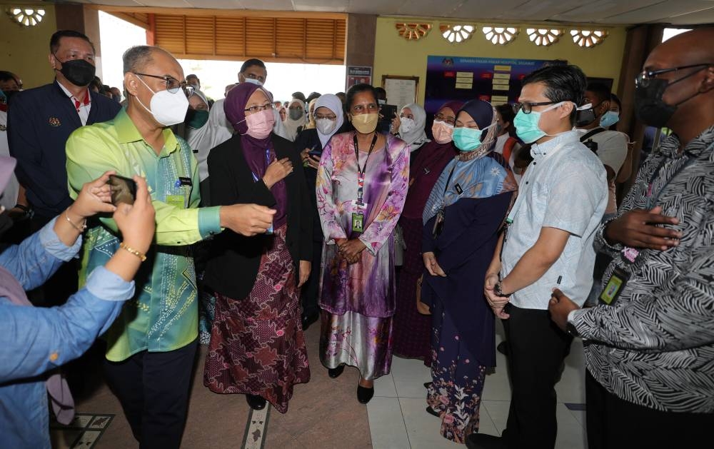 Health minister Dr Zaliha Mustafa (3rd left) is greeted by staff during a working visit to the Segamat Hospital in Segamat December 10, 2022. — Bernama pic