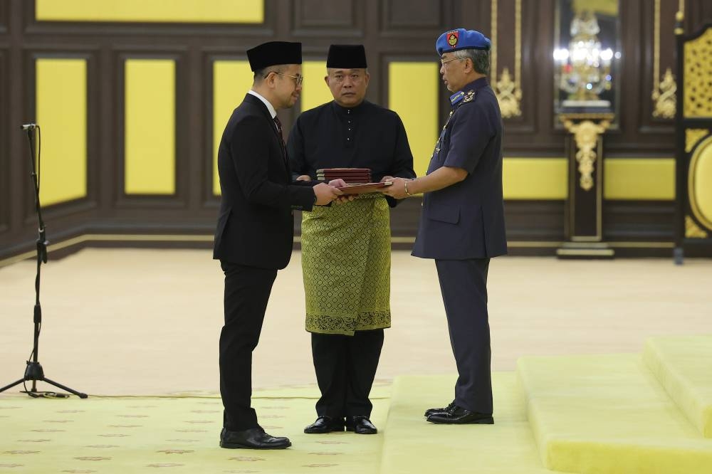 DAP national organising secretary Steven Sim Chee Keong is sworn in as the Deputy Minister of Finance before the Yang di-Pertuan Agong Al- Sultan Abdullah Ri’ayatuddin Al-Mustafa Billah Shah at Istana Negara December 10, 2022. — Bernama pic