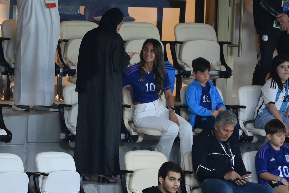 Argentina’s forward #10 Lionel Messi’s wife Antonela Roccuzzo (centre), children and father Jorge Messi (bottom, 2nd right) attend the Qatar 2022 World Cup quarter-final football match between The Netherlands and Argentina at Lusail Stadium, north of Doha on December 9, 2022. — AFP pic