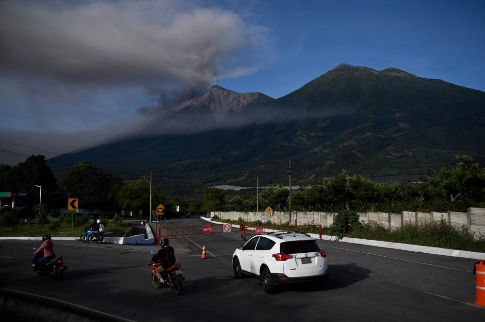 Volcano erupts in Guatemala, forcing airport closure - Vimarsana News
