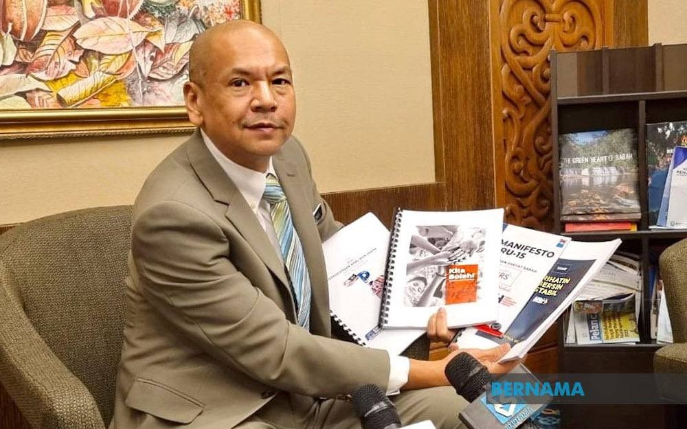 Minister in Prime Minister’s Department (Sabah, Sarawak and Special Functions) Datuk Armizan Mohd Ali said the Gabungan Rakyat Sabah (GRS) constitution have provisions allowing for direct memberships for individuals and unions between parties. — Picture via Twitter/Bernama