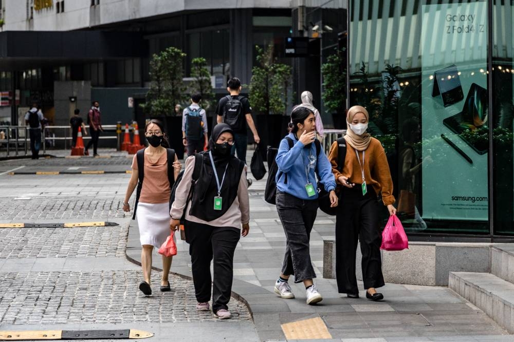People are seen during the morning rush hour in Kuala Lumpur October 5, 2022. This year's Malaysian Women and Girls Forum is set to run from 10am until 4.30pm on December 15. — Picture by Firdaus Latif