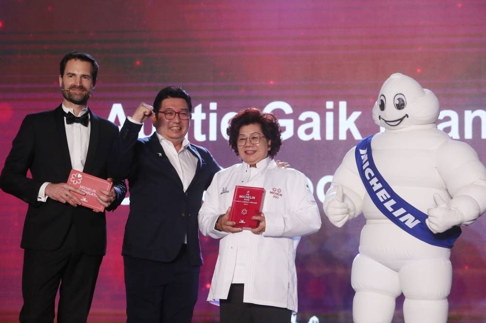 Auntie Gaik Lean’s Old School Eatery is awarded one Michelin Star by Gwendal Poullennec at the Michelin KL & Penang Stars Revelation presentation in Berjaya Time Square KL Hotel December 13, 2022. — Picture by Choo Choy May 