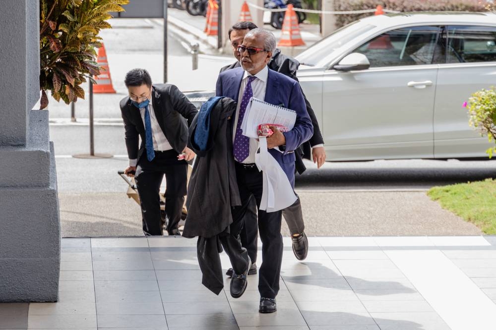 Lawyer Tan Sri Muhammad Shafee Abdullah is pictured at the Kuala Lumpur Court Complex, in Kuala Lumpur, December 8, 2022. — Picture by Firdaus Latif
