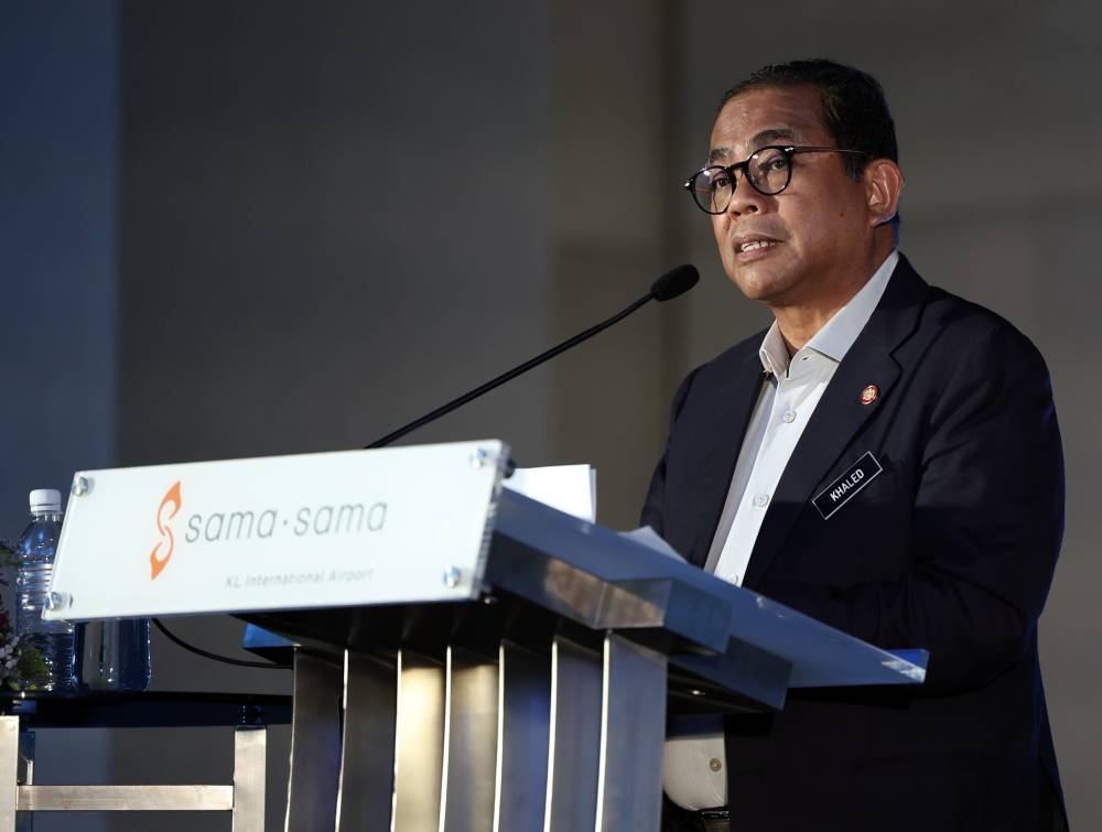 Higher Education Minister Datuk Seri Mohamed Khaled Nordin delivers a speech at MOHE’s handing over of duties and appreciation ceremony in Sepang, December 14, 2022. — Bernama pic 