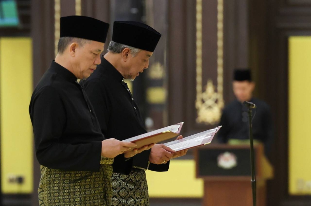 BN chairman Datuk Seri Ahmad Zahid Hamidi and PBB senior vice-president Datuk Seri Fadillah Yusof were sworn in as deputy prime ministers before the Yang di-Pertuan Agong Al- Sultan Abdullah Ri'ayatuddin Al-Mustafa Billah Shah at Istana Negara December 3, 2022. — Bernama pic