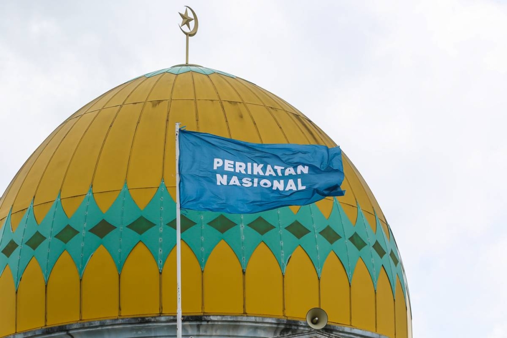 A Perikatan Nasional flag is seen in Gombak in Kuala Lumpur 25, 2022. — Picture by Yusof Mat Isa