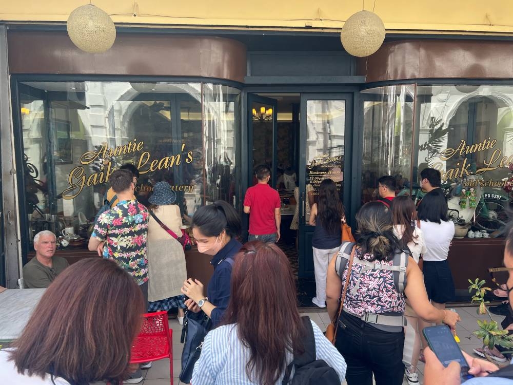 Crowds throng the restaurant after it was awarded the Michelin star. — Picture by Opalyn Mok 