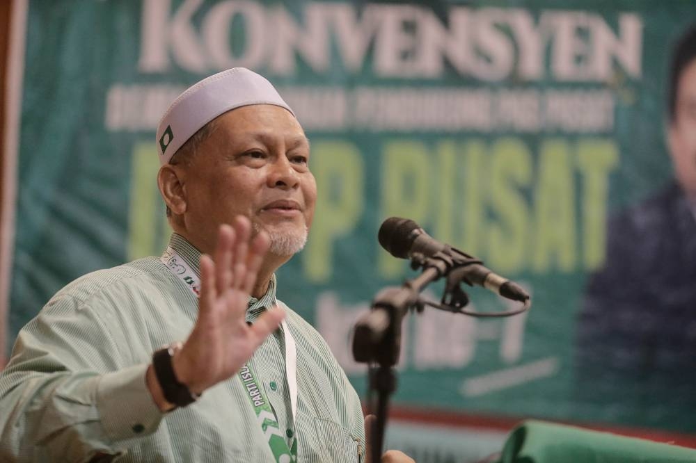 PAS vice-president Datuk Mohd Amar Nik Abdullah says its members can join any non-governmental organisations (NGO) including Muafakat Nasional (MN) as long as MN does not declare itself a political party. ― Picture by Sayuti Zainudin