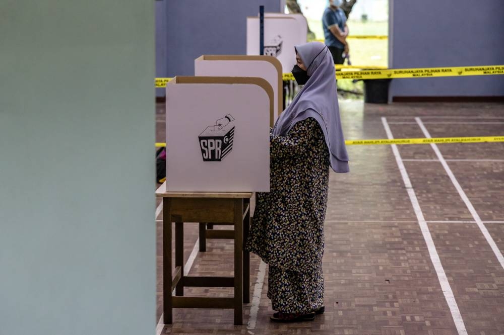 A voter casts her ballot at a polling station in Klang November 19, 2022. ― Picture by Firdaus Latif
