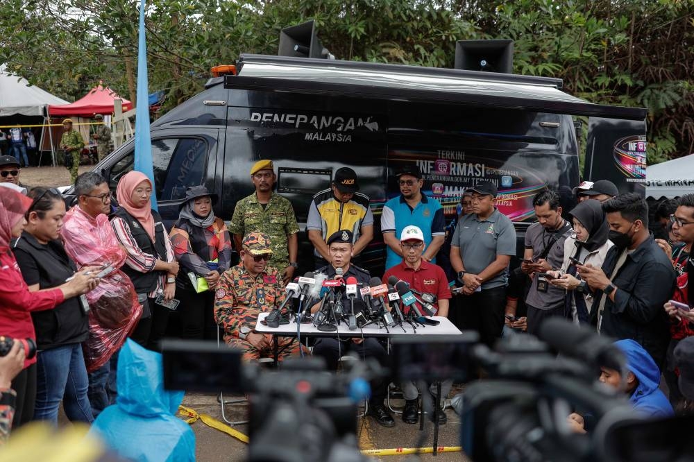 Hulu Selangor District Police Chief, Superintendent Suffian Abdullah at a press conference on the landslide incident at the Father's Organic Farm campsite, Batang Kali, December 17, 2022. — Bernama pic