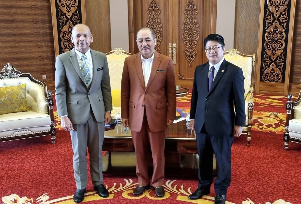 File picture shows Sabah Chief Minister Datuk Seri Hajiji Noor (centre) posing with Minister in the Prime Minister’s Department (Sabah, Sarawak Affairs and Special Functions) Datuk Armizan Mohd Ali (left) and Entrepreneur Development and Cooperatives Minister Datuk Ewon Benedick (right) in Kota Kinabalu, December 12, 2022. — Bernama pic
