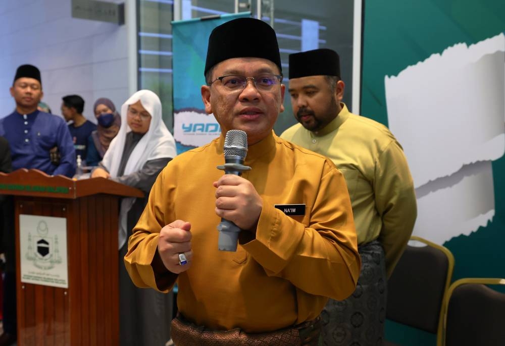 Minister in the Prime Minister's Department (Religious Affairs) Senator Datuk Mohd Na'im Mokhtar will hold a meeting with relevant ministries soon to discuss issues concerning Muslims in the country. — Bernama pic