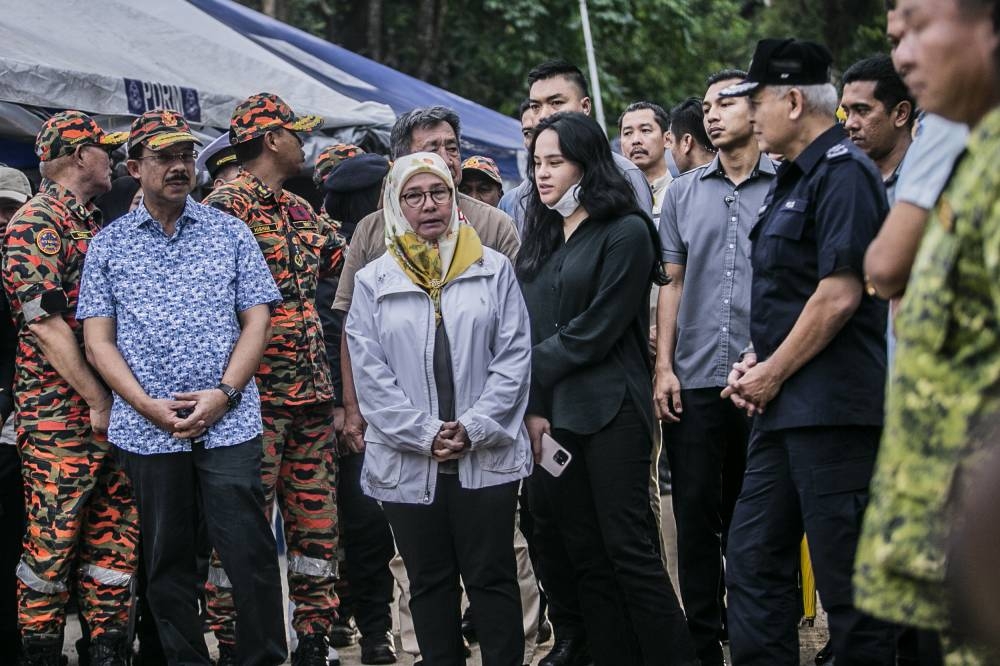 Queen visits site of Batang Kali landslide Malay Mail