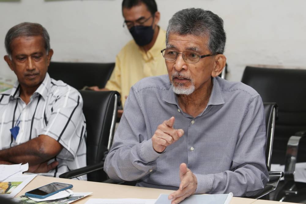 International Council on Monuments and Sites (Icomos) Malaysia immediate past president and conservationist architect Datuk Ar Hajeedar Abdul Majid speaks during the MNS press conference on the plans to gazette Bukit Persekutuan in Kuala Lumpur December 19, 2022. — Picture by Choo Choy May