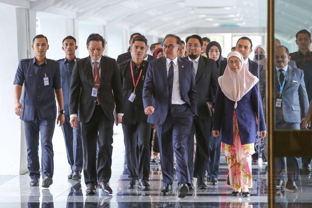 Prime Minister Datuk Seri Anwar Ibrahim (centre) at the Parliament building in Kuala Lumpur December 19, 2022. — Picture by Yusof Mat Isa