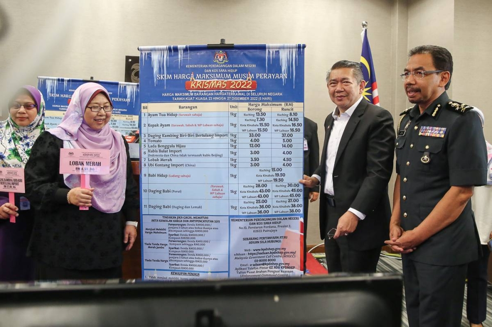Domestic Trade and Cost of Living Minister Datuk Seri Salahuddin Ayub (second right) Domestic Trade and Cost of Living Minister Datuk Seri Salahuddin Ayub during a press conference in Kuala Lumpur December 20, 2022. — Picture by Yusof Mat Isa