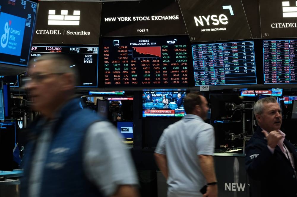 US stocks slump on slowdown fears and market uncertainty - Vimarsana News