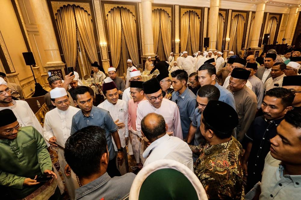 Voon hopes the unity government, under Prime Minister Datuk Seri Anwar Ibrahim, can bring peace, harmony and reduce tensions caused by the recent wave of racial politics, particularly in Peninsular Malaysia. — Picture by Sayuti Zainudin