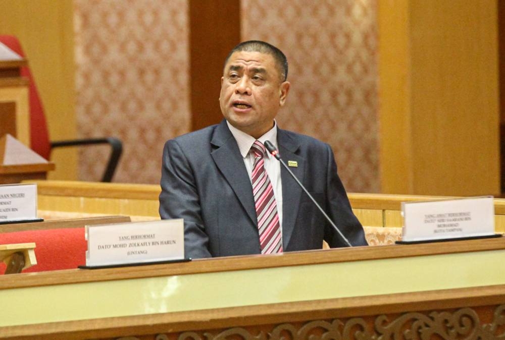 Perak Menteri Besar Datuk Seri Saarani Mohamad presenting the state’s 2023 Budget at the State Secretariat building in Ipoh, December 22. — Picture by Farhan Najib