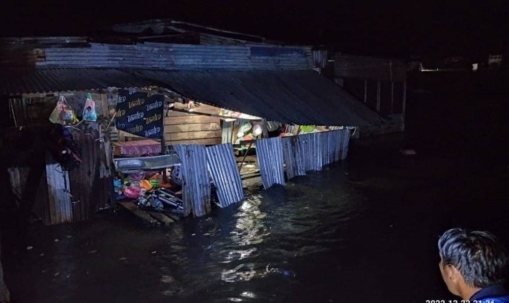 Firemen rescue 25 people stranded in Kota Belud due to flash floods - Vimarsana News