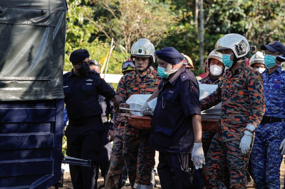 The body of the last victim of the Father’s Organic Farm campsite landslide in Gohtong Jaya here has been located by members of the search and rescue (SAR) operation this evening, December 24, 2022. — Bernama pic