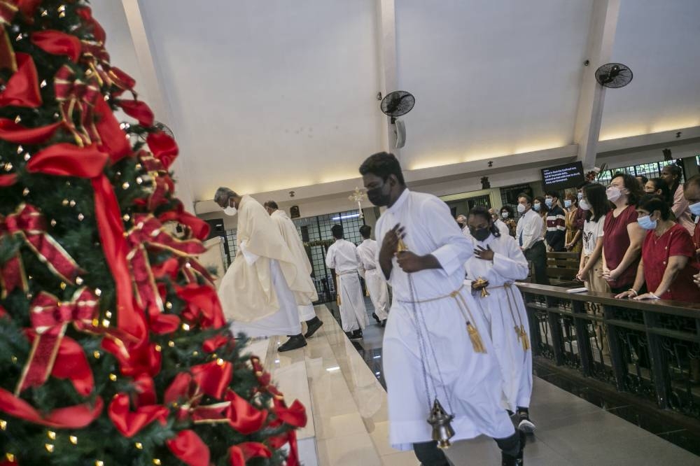 Christmas mass at the Church of Our Lady of Fatima, Kuala Lumpur December 25, 2022. — Picture by Hari Anggara