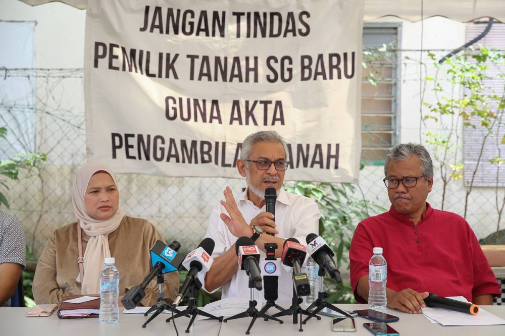 Khalid Samad (centre) speaks during a press conference at Kampung Sungai Baru in Kuala Lumpur December 26, 2022. — Picture by Yusof Mat Isa