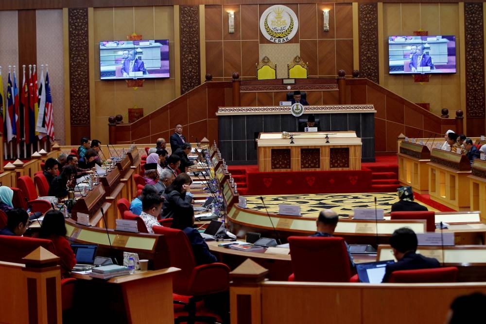 Perak Mentri Besar Datuk Seri Saarani Mohamad tabling the 2023 Perak State Budget during the state legislative assembly meeting at the Perak Darul Ridzuan Building in Ipoh December 22, 2022. — Bernama pic