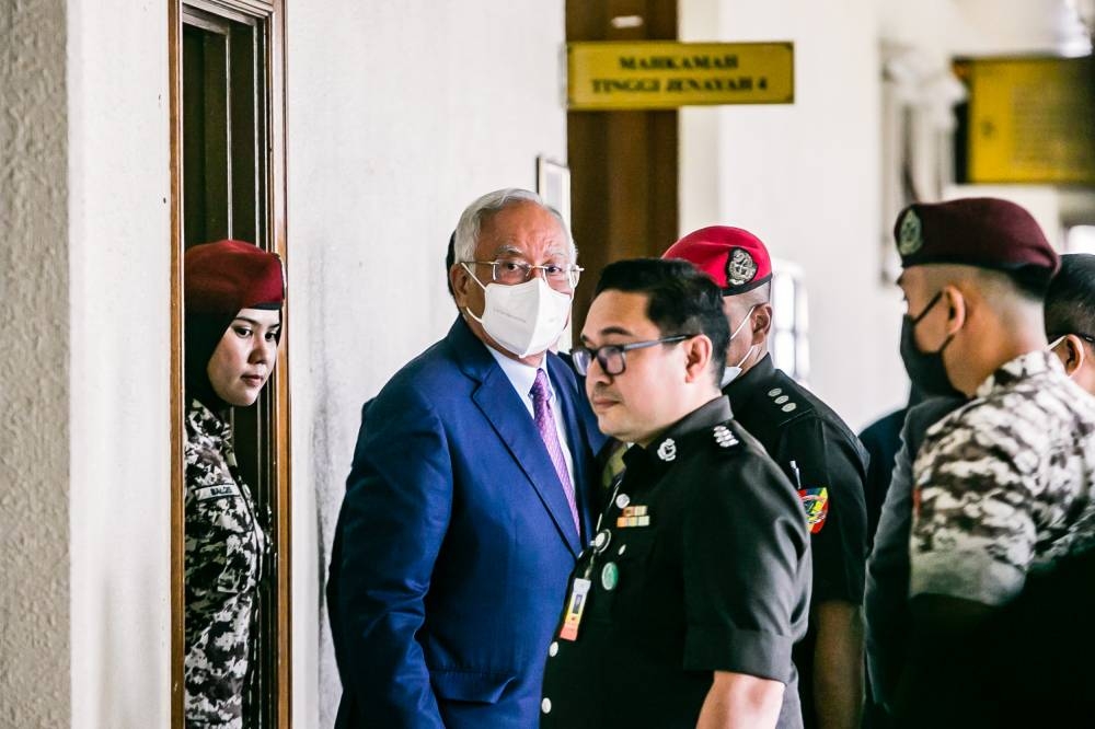 Former prime minister Datuk Seri Najib Razak leaves the Kuala Lumpur Court Complex December 22, 2022. — Picture by Hari Anggara