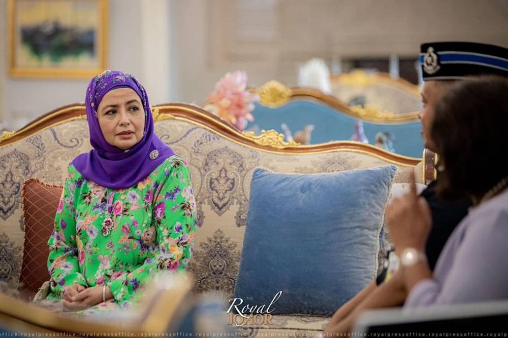 Permaisuri of Johor, Raja Zarith Sofiah Sultan Idris Shah expressed her sadness today over the death of a four-year-old boy suspected to have been a victim of abuse in Batu Pahat two days ago. — Picture via Facebook/The Royal Johor