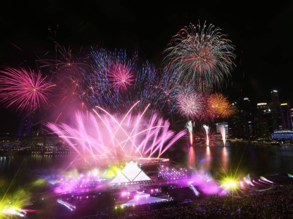 Fireworks at the New Year's Eve countdown around Marina Bay in 2019. ― TODAY file pic