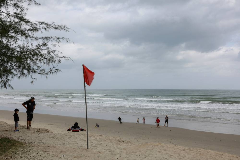 A red flag warning beach-goers of dangerous conditions is seen on Pantai Kekabu in Marang December 28, 2022. — Bernama pic 