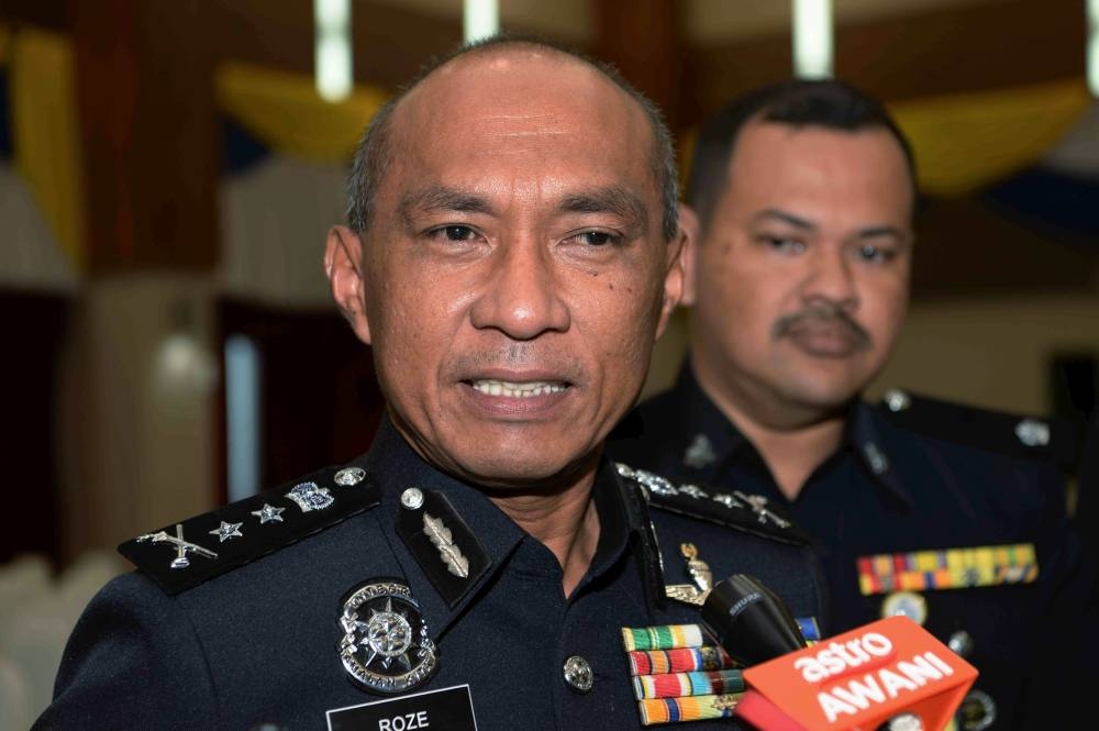 Kedah police deputy chief, Datuk Mohd Roze Shaari speaks to the media after a ‘Scammer Threats’ Town Hall Programme held at the Kedah police contingent headquarters in Alor Setar December 29, 2022. — Bernama pic