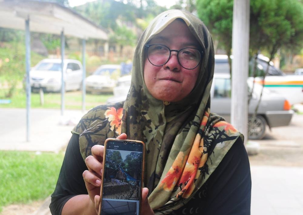 Flood victim Norul Shahida Mohamad shows a picture of her flooded rental house affected by the December 18 floods at Kampung La, Hulu Besut when met in Jertih December 29, 2022. — Bernama pic