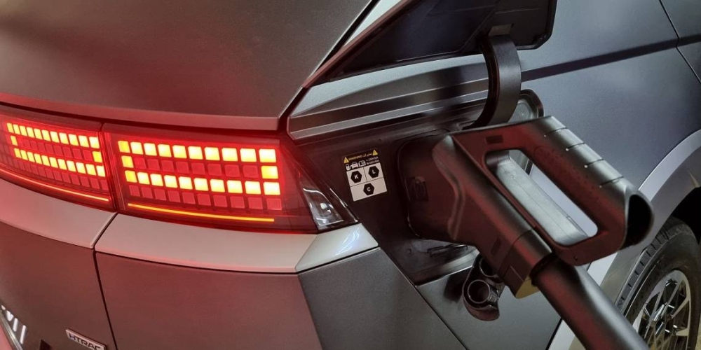 NanoMalaysia, Petronas begin pilot of 50kW EV charger powered by nano-enhanced solar panels - Vimarsana News