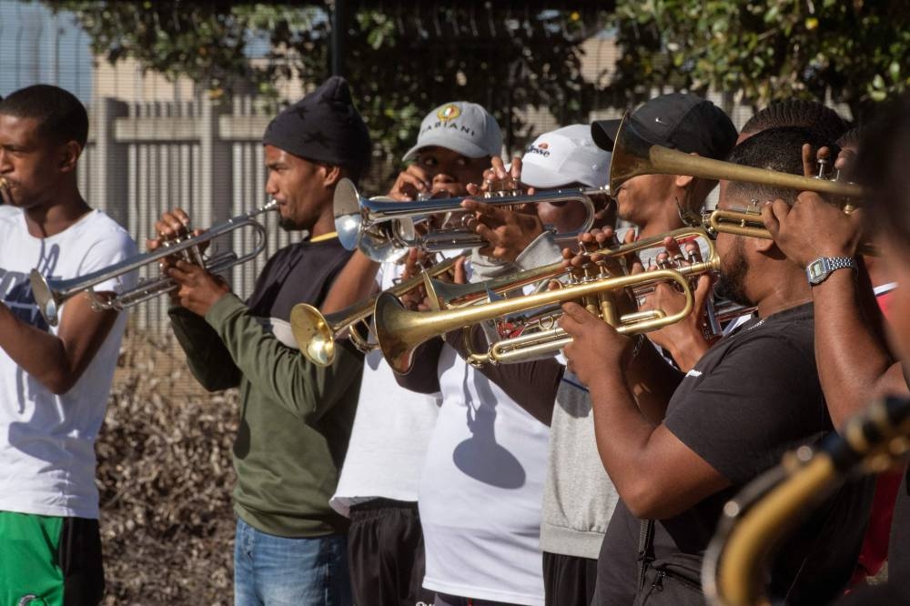 Trumpets and colours return to Cape Town carnival - Vimarsana News