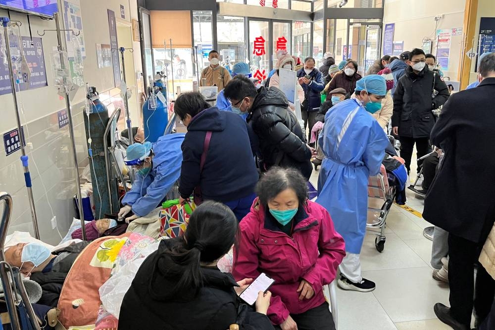 Medical workers attend to patients at the emergency department of Zhongshan Hospital, amid the coronavirus disease outbreak in Shanghai January 3, 2023. — Reuters pic