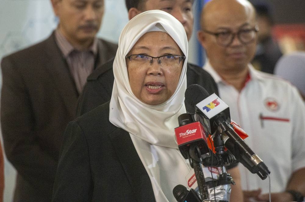 Zaliha said any decision made regarding preventive measures, such as restricting entry to foreign travellers, must be a 'joint decision' by all relevant ministries and agencies. — Picture by Shafwan Zaidon