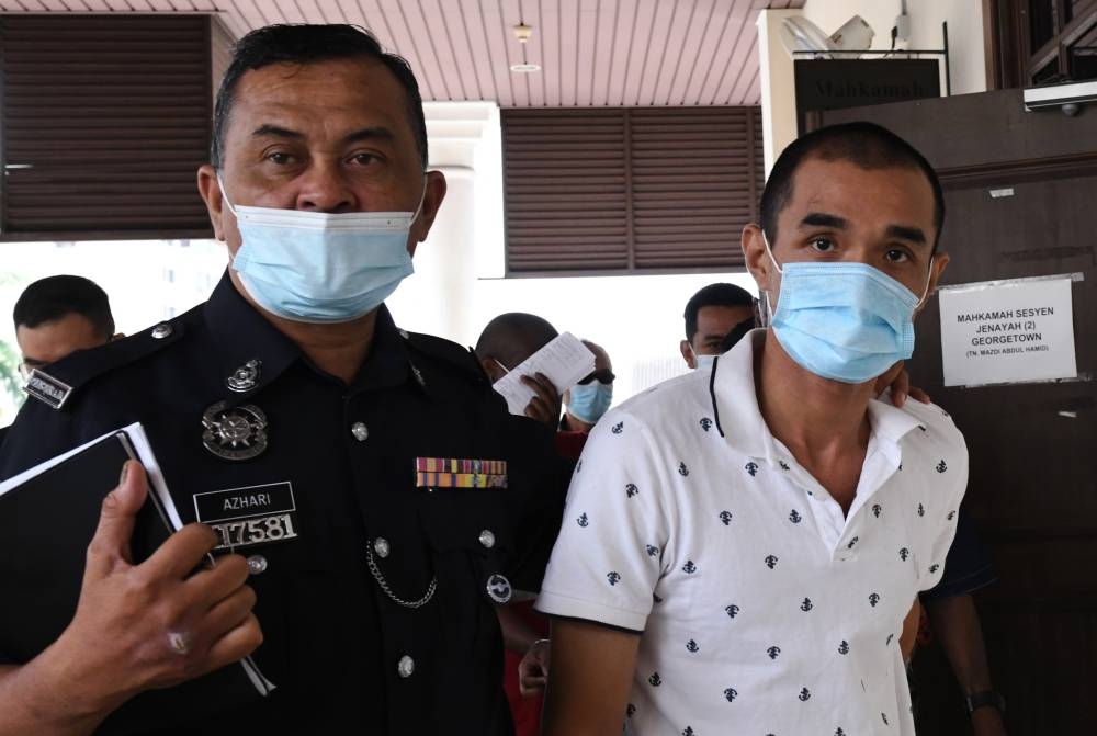 Plumber Chan Ping Khoon (right) arrives at the Sessions Court in George Town January 4, 2023. — Bernama pic