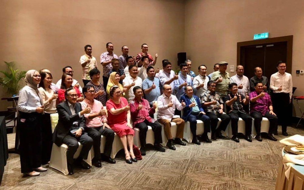 Sabah Pakatan Harapan leaders pose for a group photo with chief minister Datuk Seri Hajiji Noor (seated, centre) at a dinner tonight. 