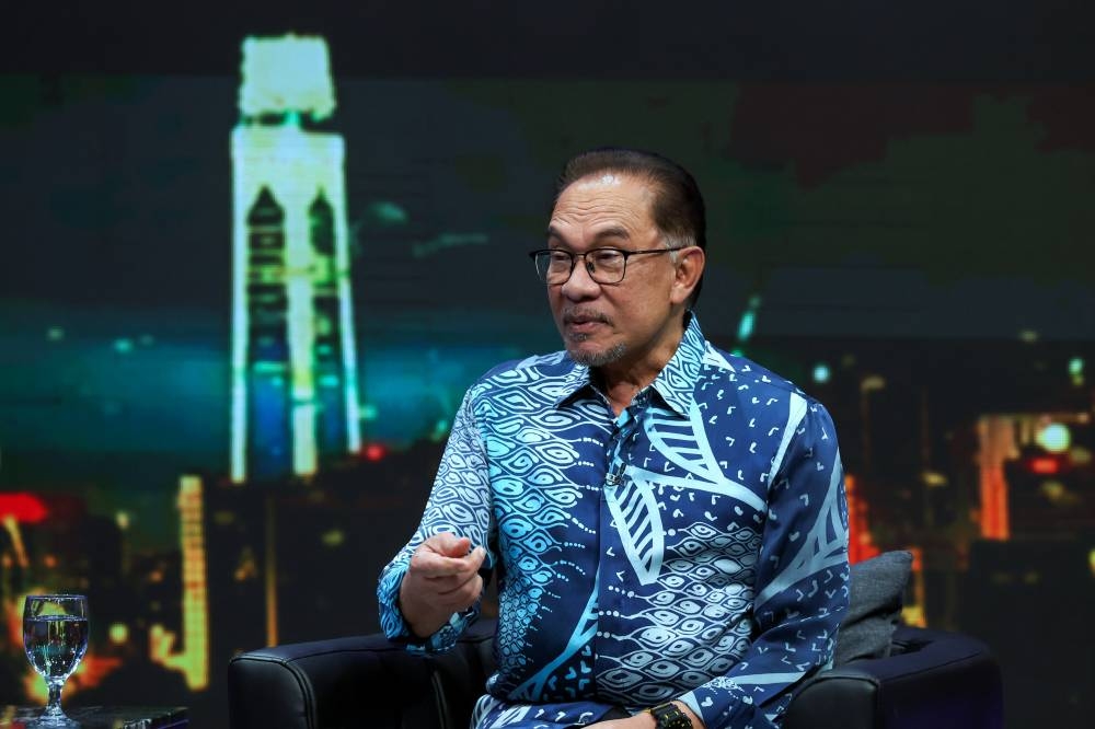 Prime Minister Datuk Seri Anwar Ibrahim said he will meet political leaders from Sabah next week as the state leadership crisis drags on. — Bernama file pic