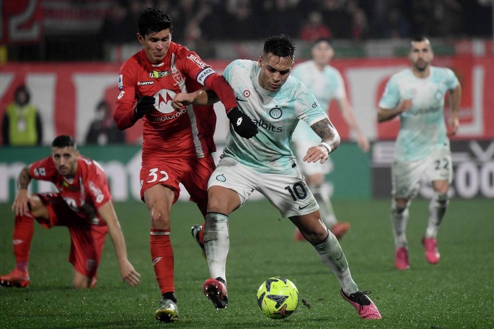 Monza's Italian midfielder Matteo Pessina fights for the ball against Inter Milan's Argentinian forward Lautaro Martinez during the Italian Serie A football match between AC Monza and Inter Milan at the Stadio Brianteo Stadium in Monza on January 7, 2023. — AFP pic